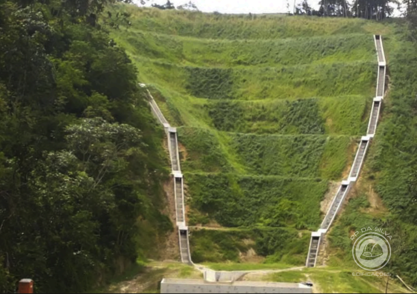 Contenção e drenagem em encosta preservada